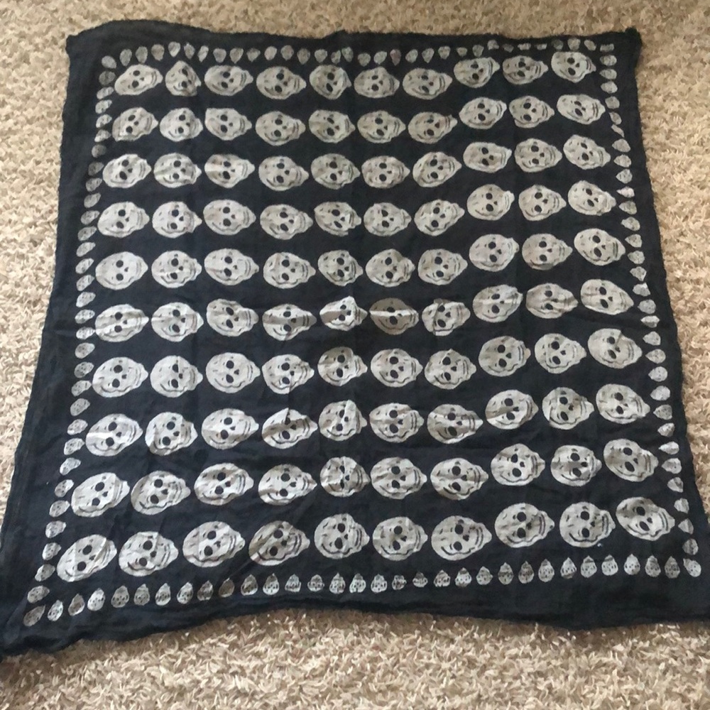 Skull scarf